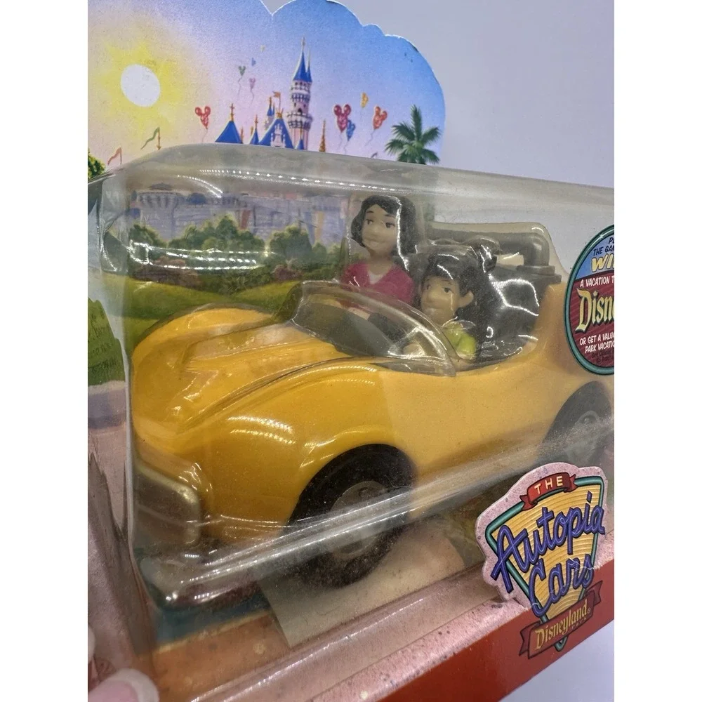 Disneyland Autopia Chevron Car Yellow w/ Removable Passengers NIB‎ 2000 Promo